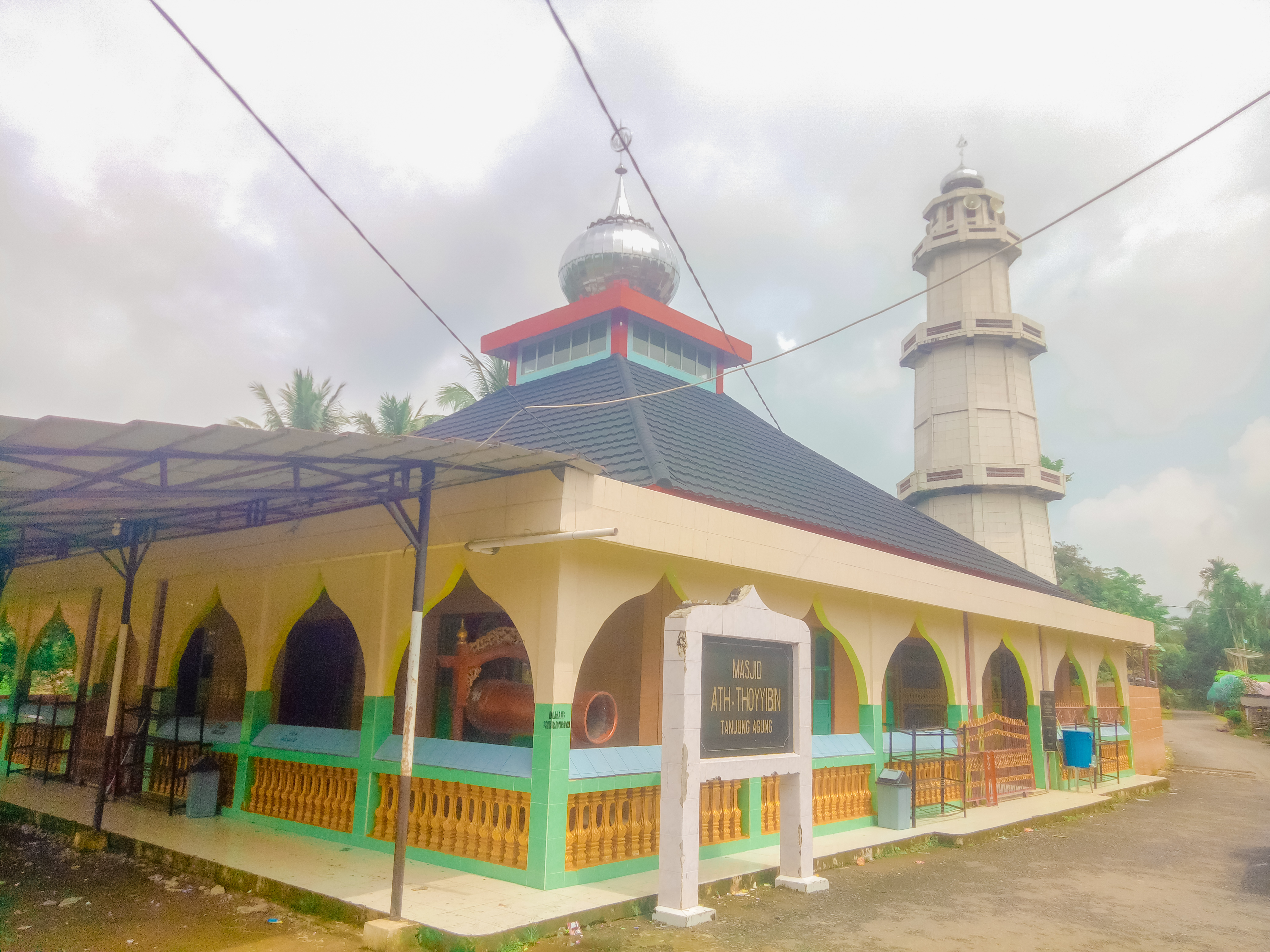 MASJID AT-THOYYBIN