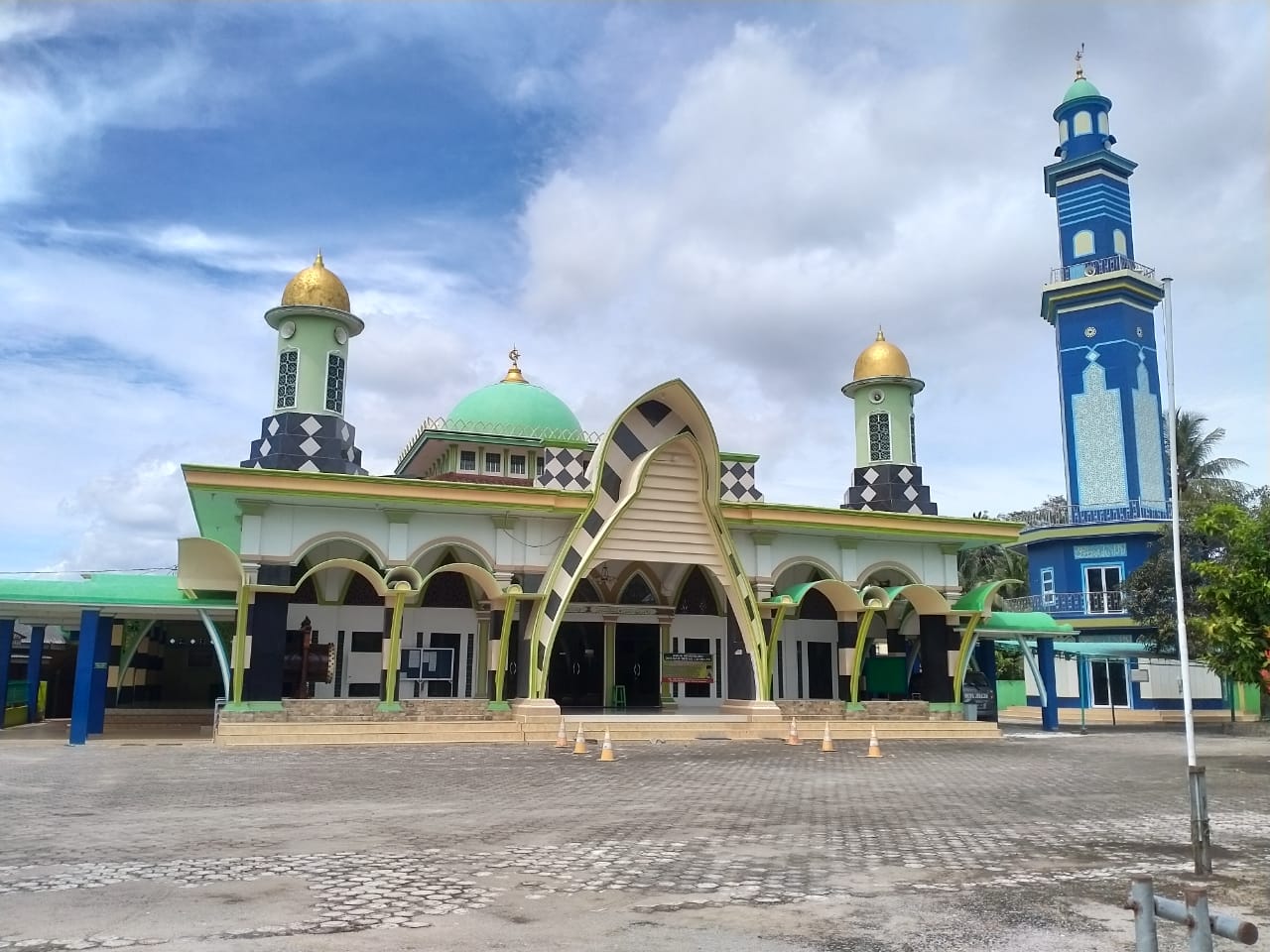 AL-MUHAJIRIN