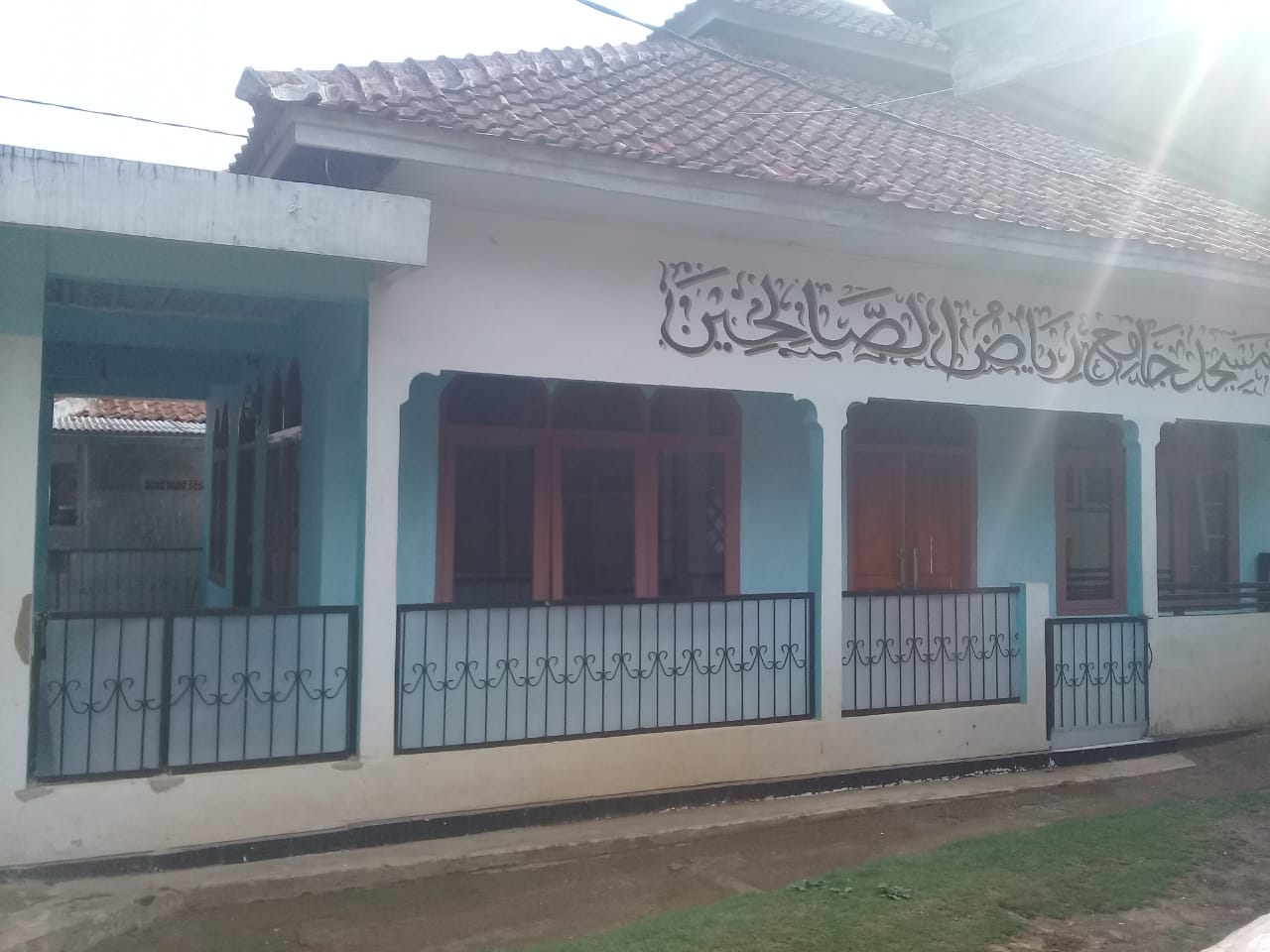 AR-RIYADUS SHOLIHIN