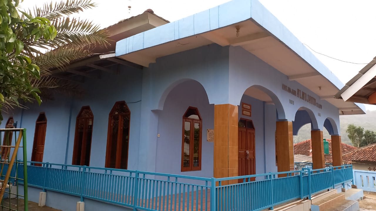 AL-MUJAHID