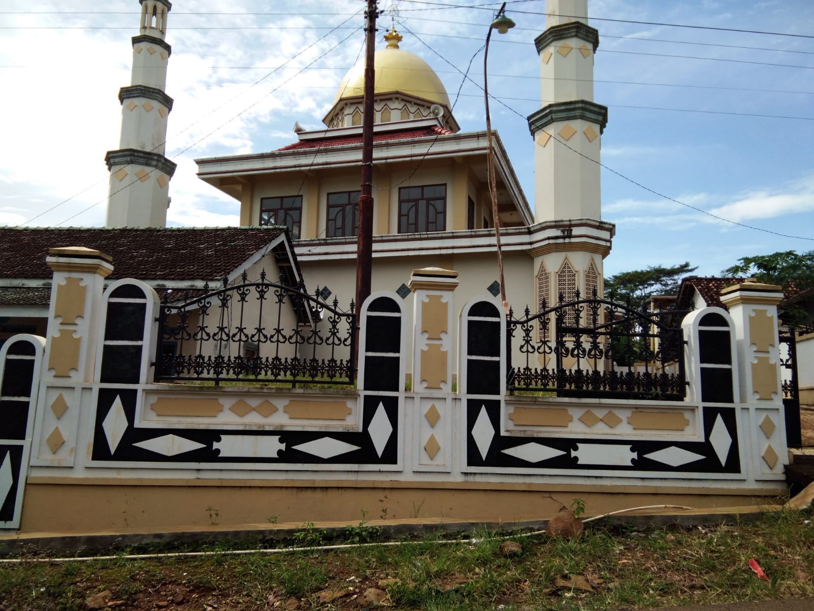 AL-MUNIR