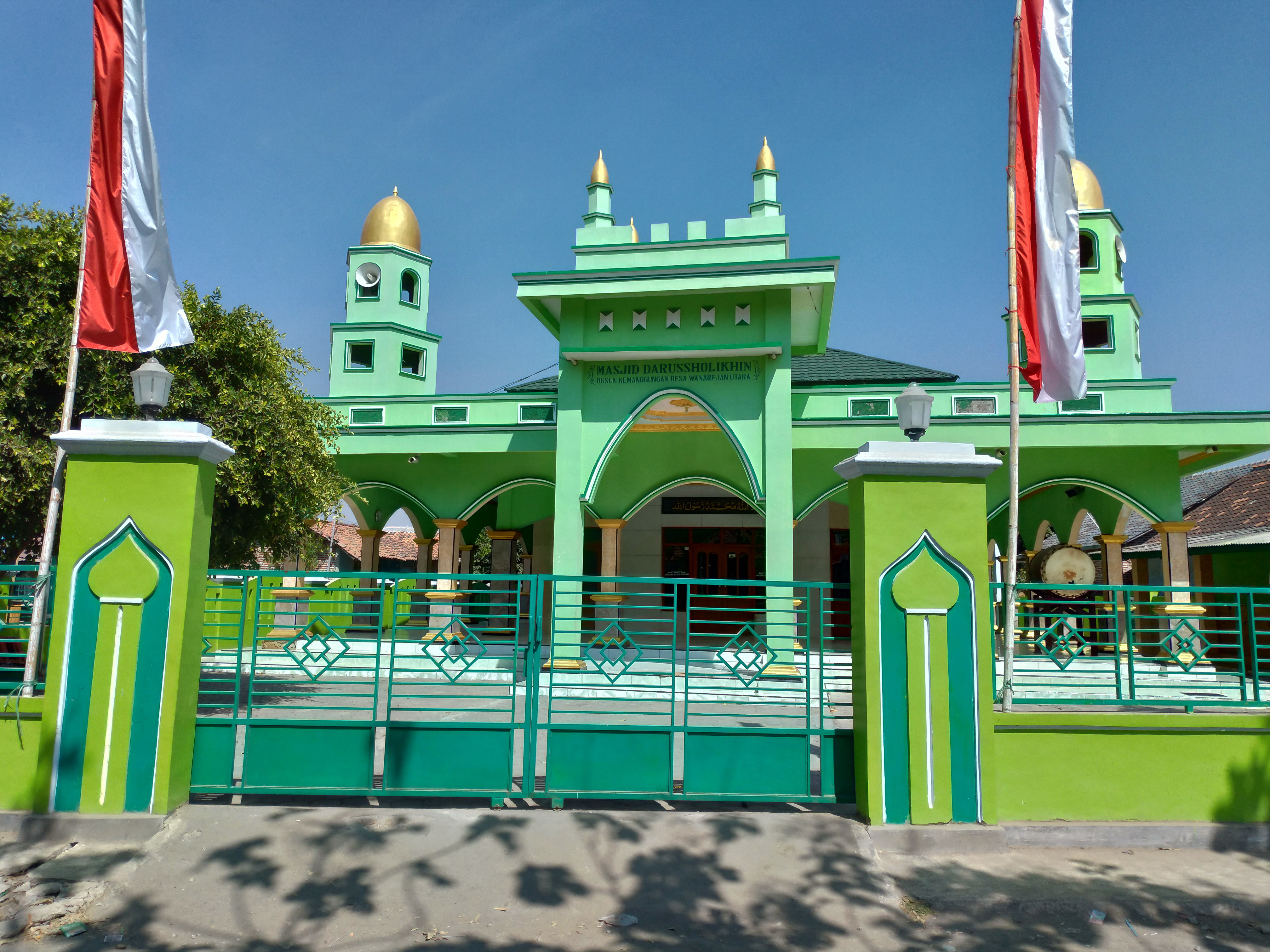 DARUSSHOLIHIN