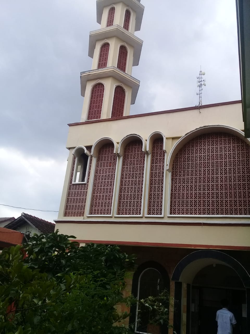 AL-MUSLIMUN