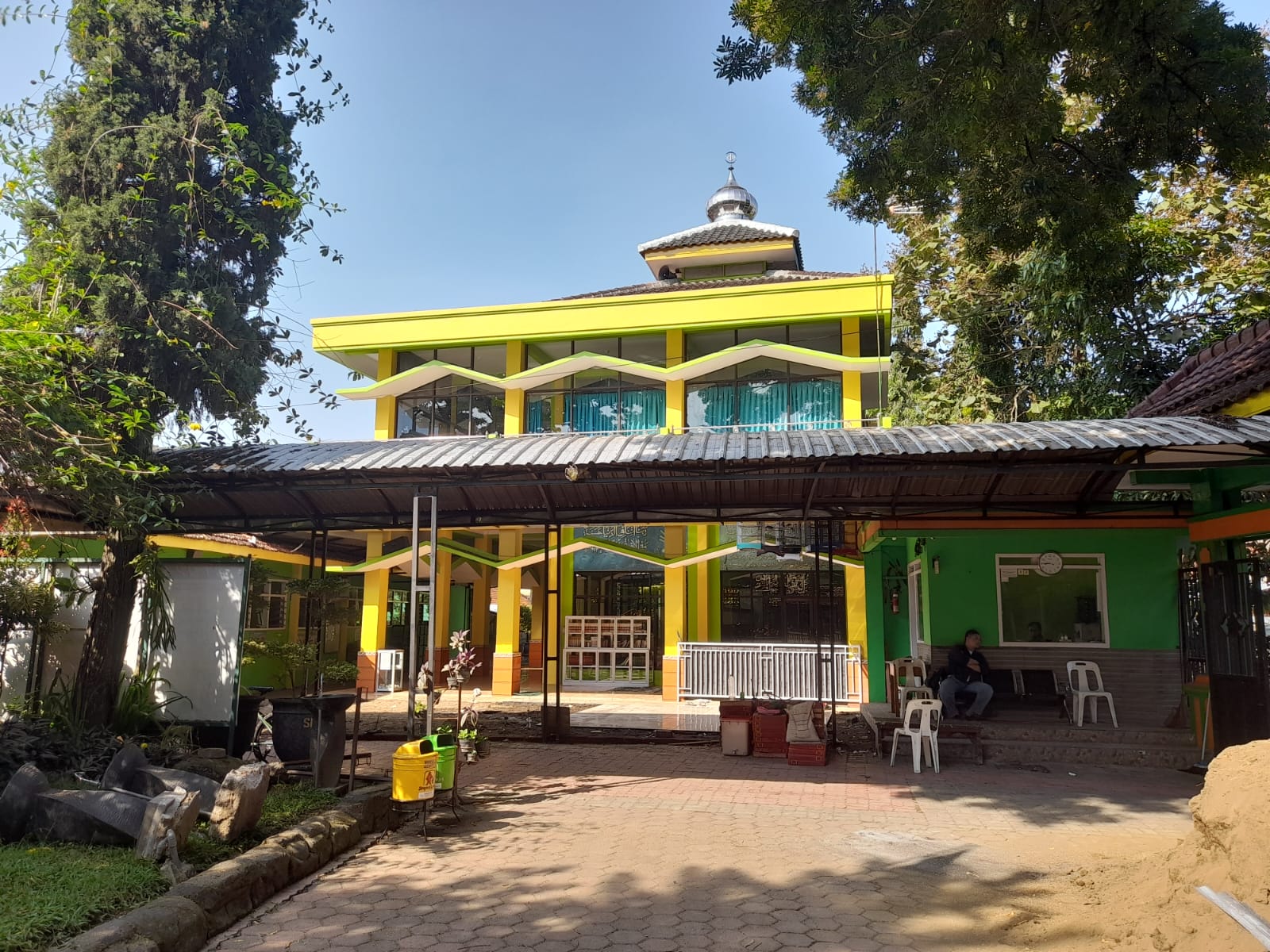 TARBIYATUSH SHOLIHIN