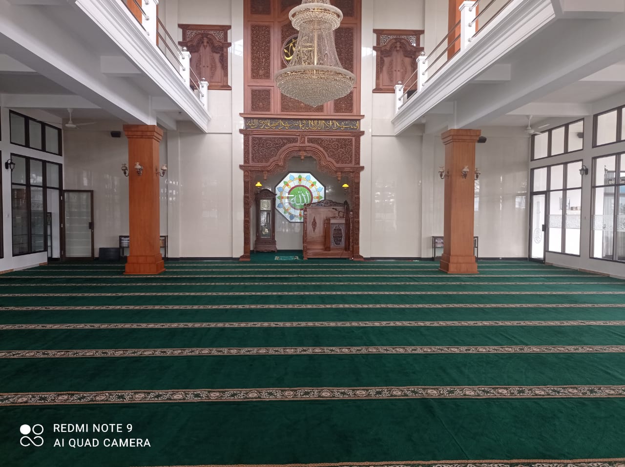MASJID PUTIH DARUSH SHOLIHIN