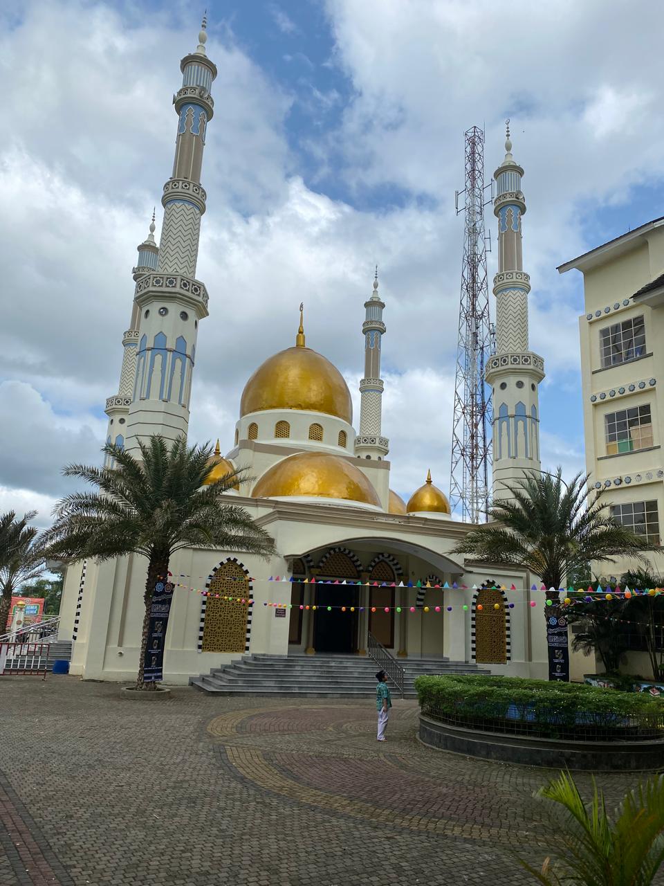 KUBAH EMAS ISLAMIC CENTRE HERWANSYAH