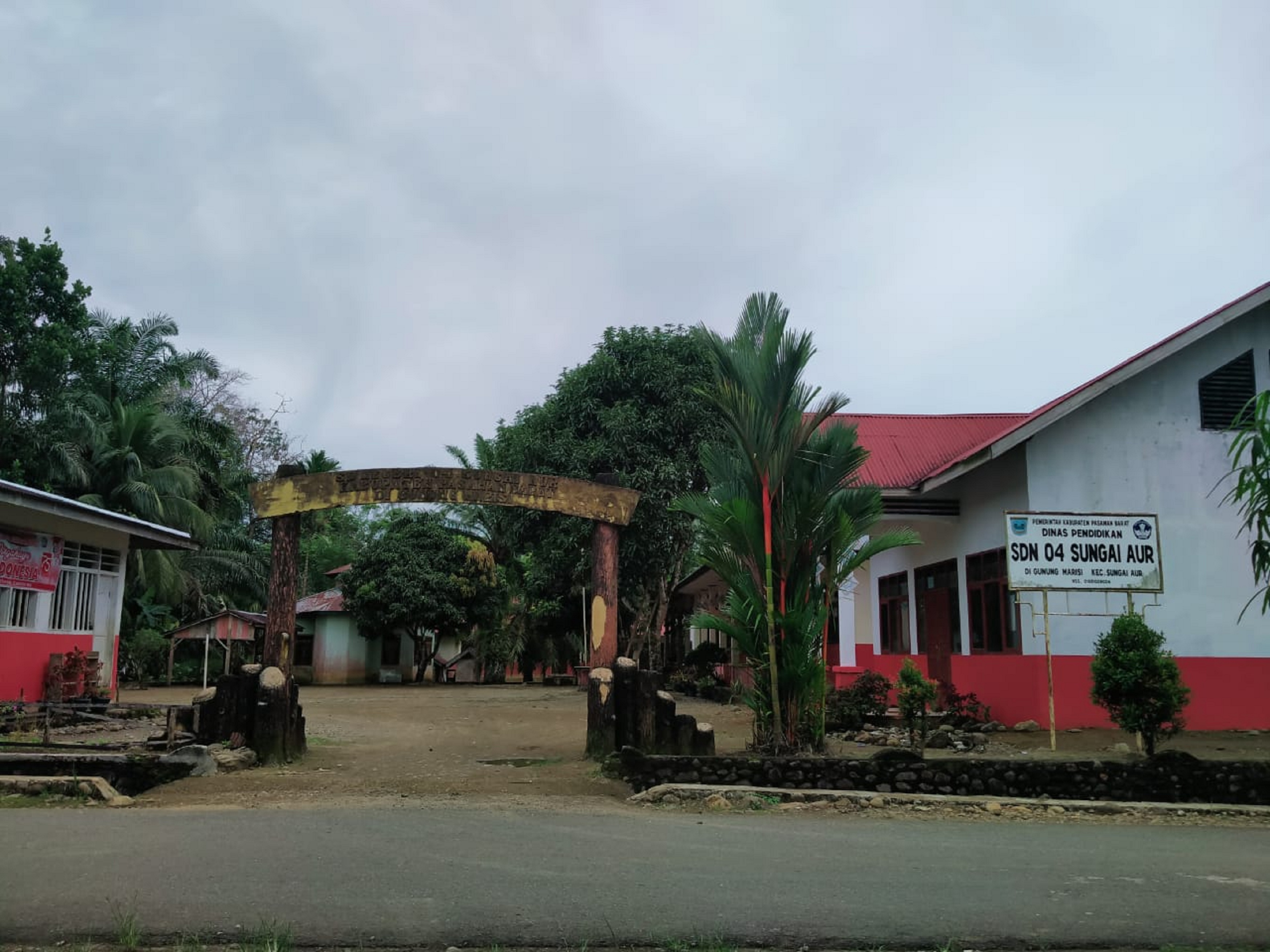 SDN 04 SUNGAI AUR