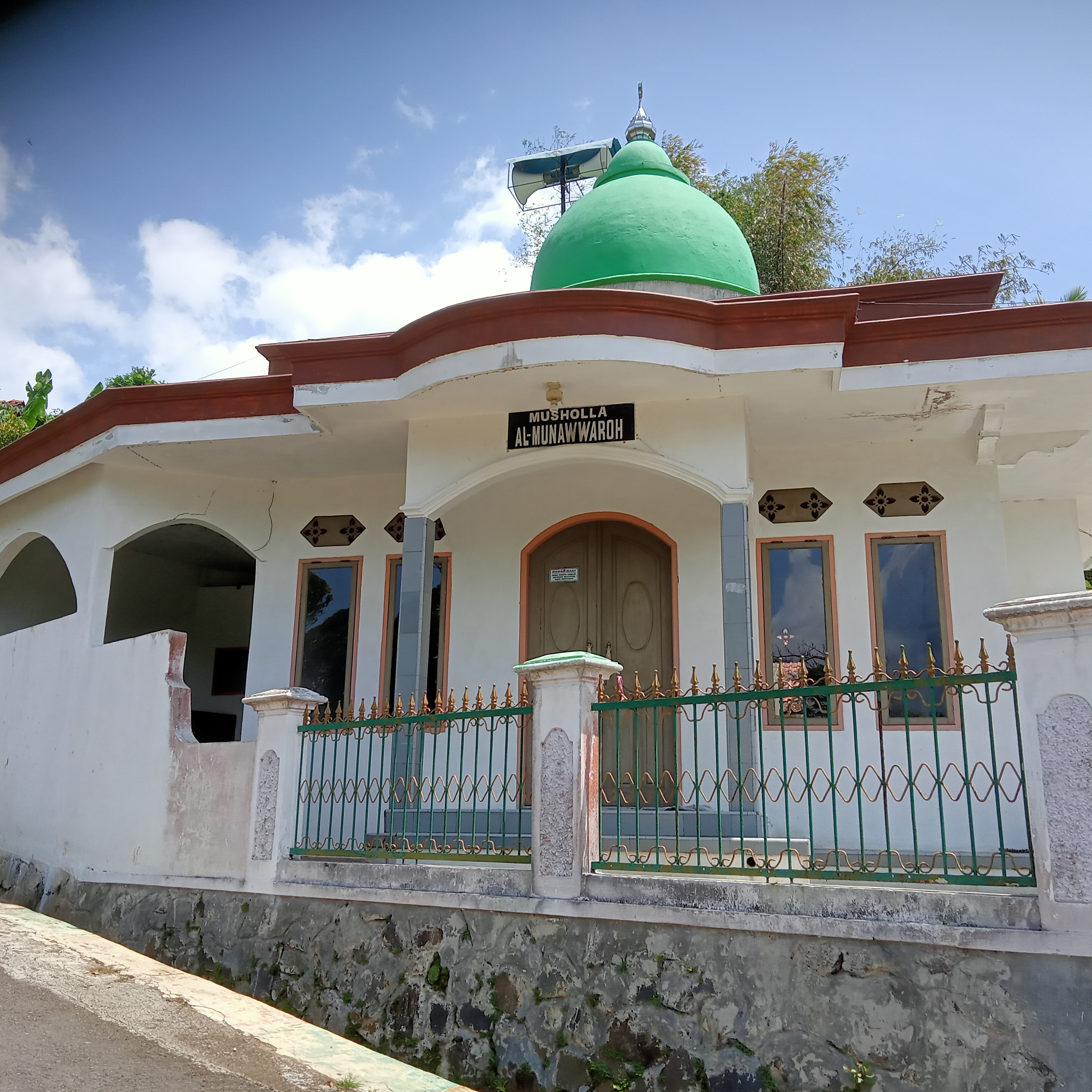AL-MUNAWAROH