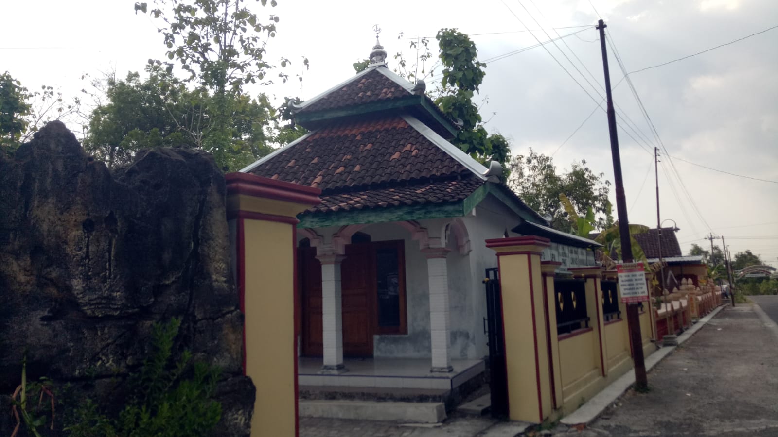 BALAI DESA WATUBONANG
