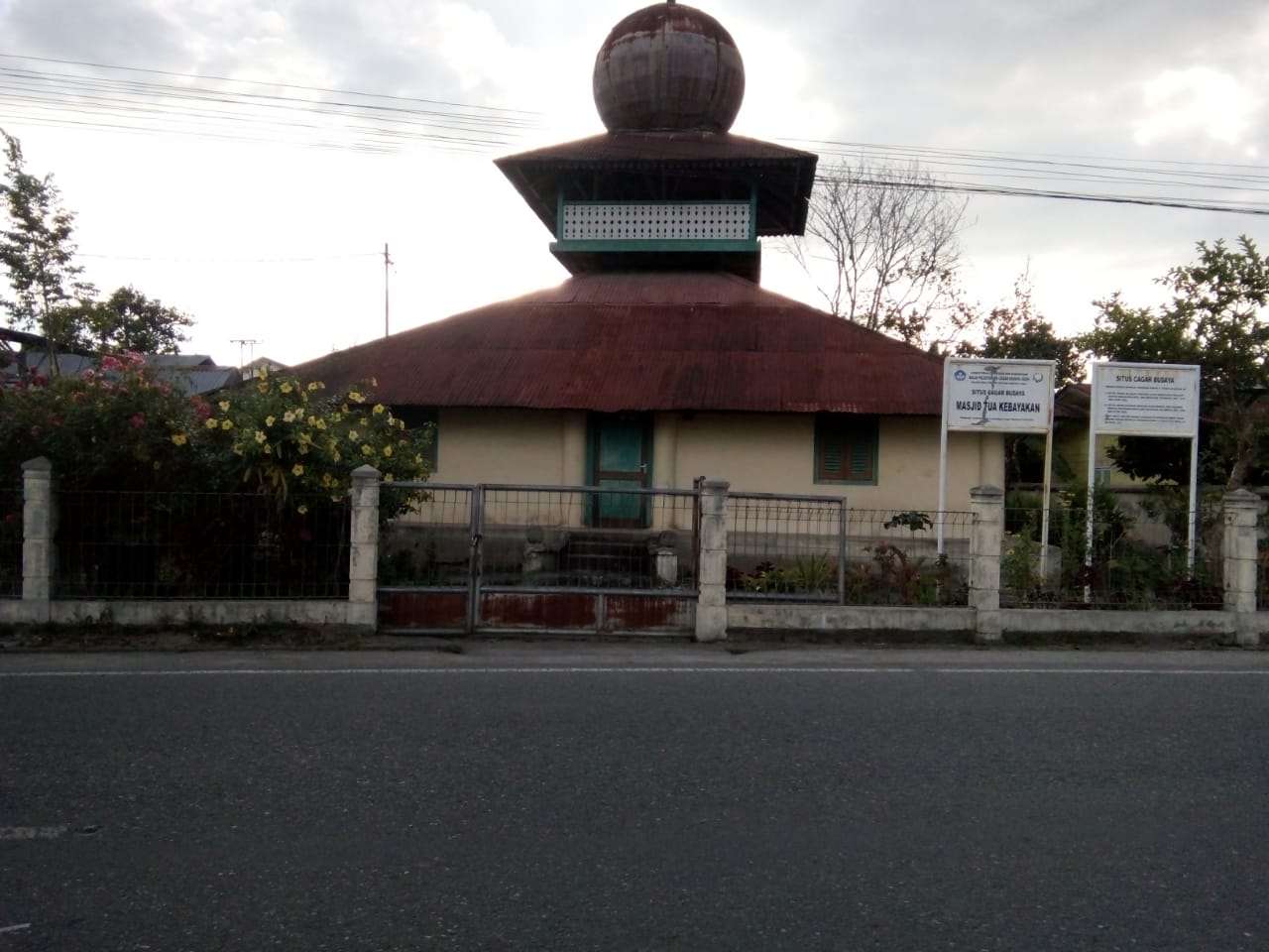 MASJID TUA KEBAYAKAN