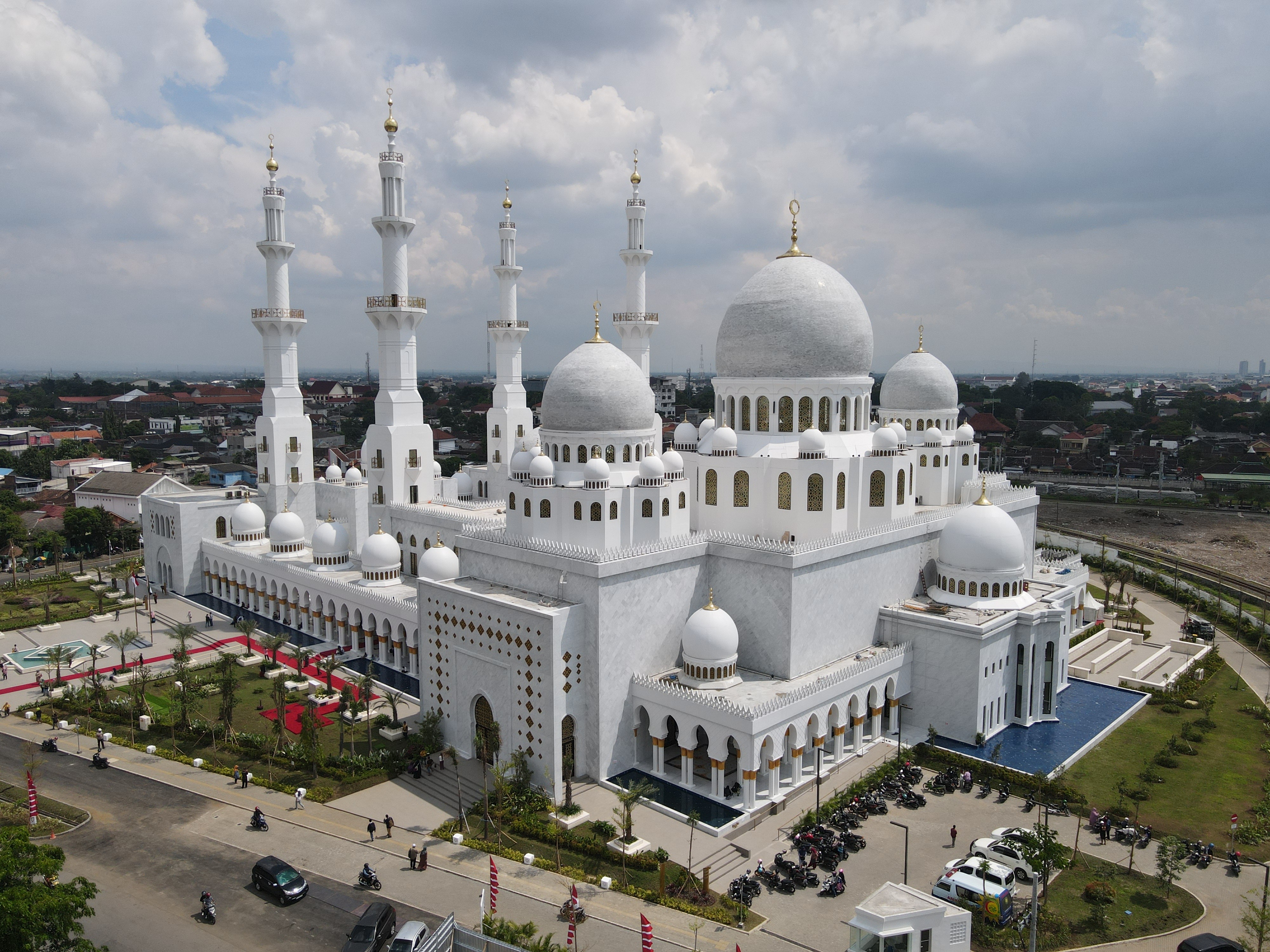RAYA SHEIKH ZAYED SOLO