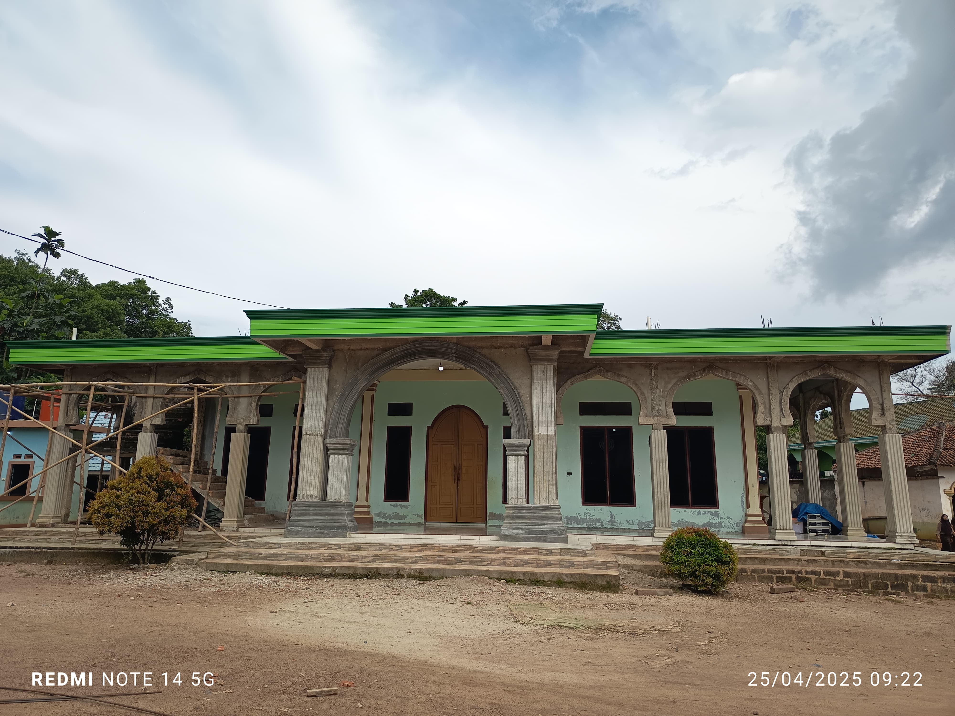AL-MUHAJIRIN